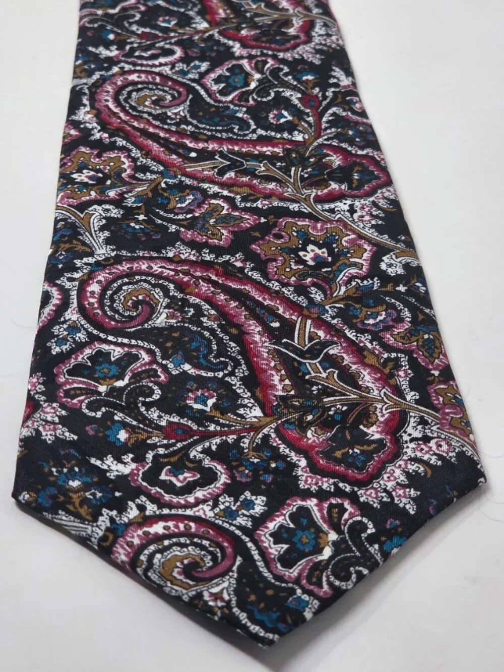 Wembley 63 In Polyester Necktie Black Burgundy Blue Paisley Pattern Tie
